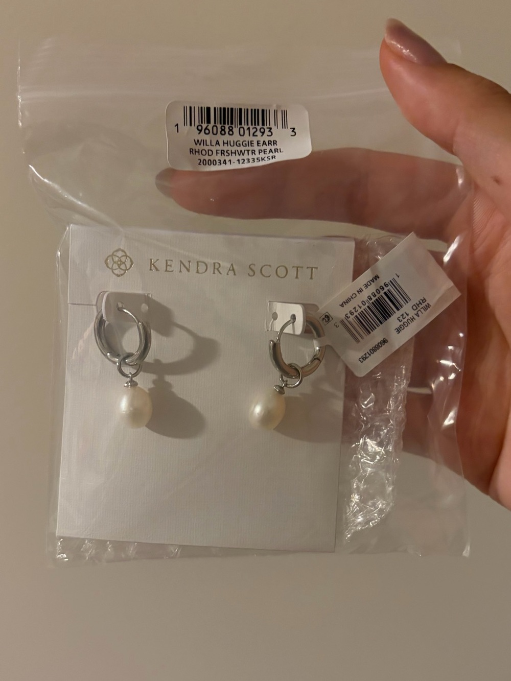 Kendra Scott Silver Huggie Earrings willa pearl huggie hoop earrings - Picture 3 of 4